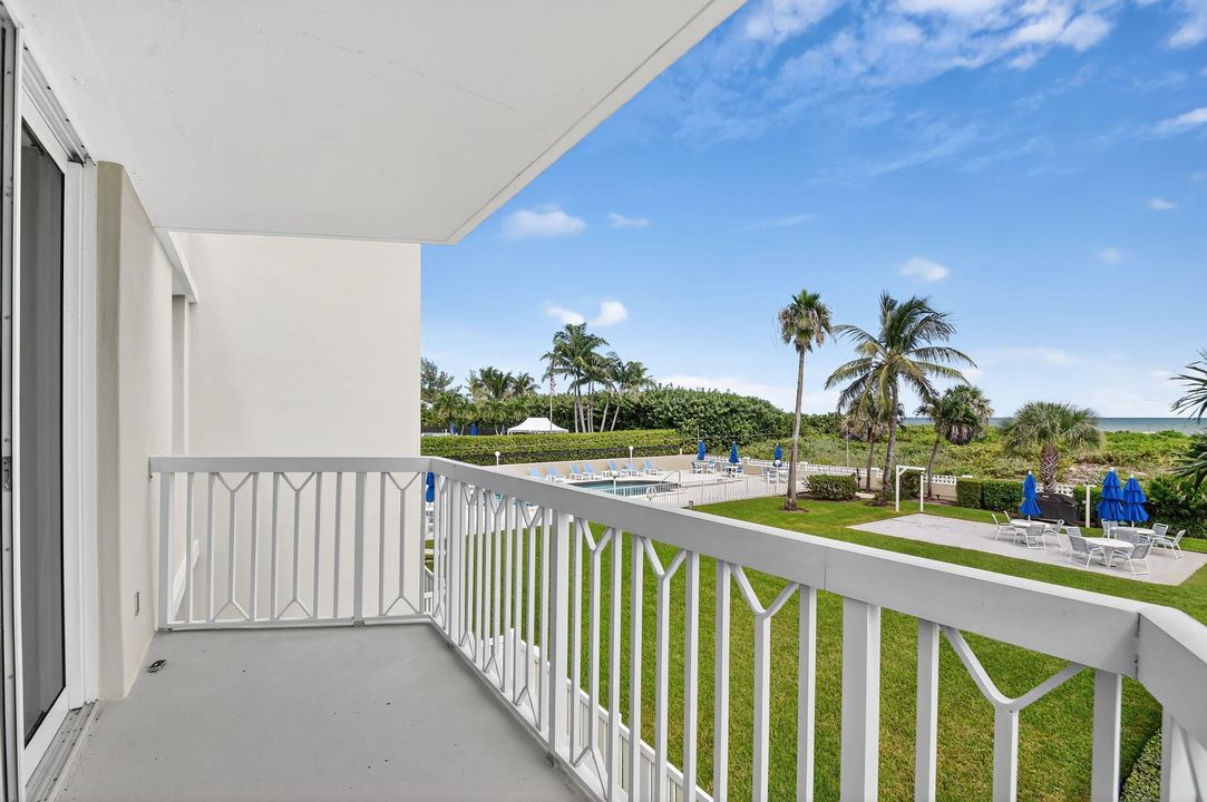 На продажу: $650,000 (2 спален, 2 ванн, 1064 Квадратных фут)