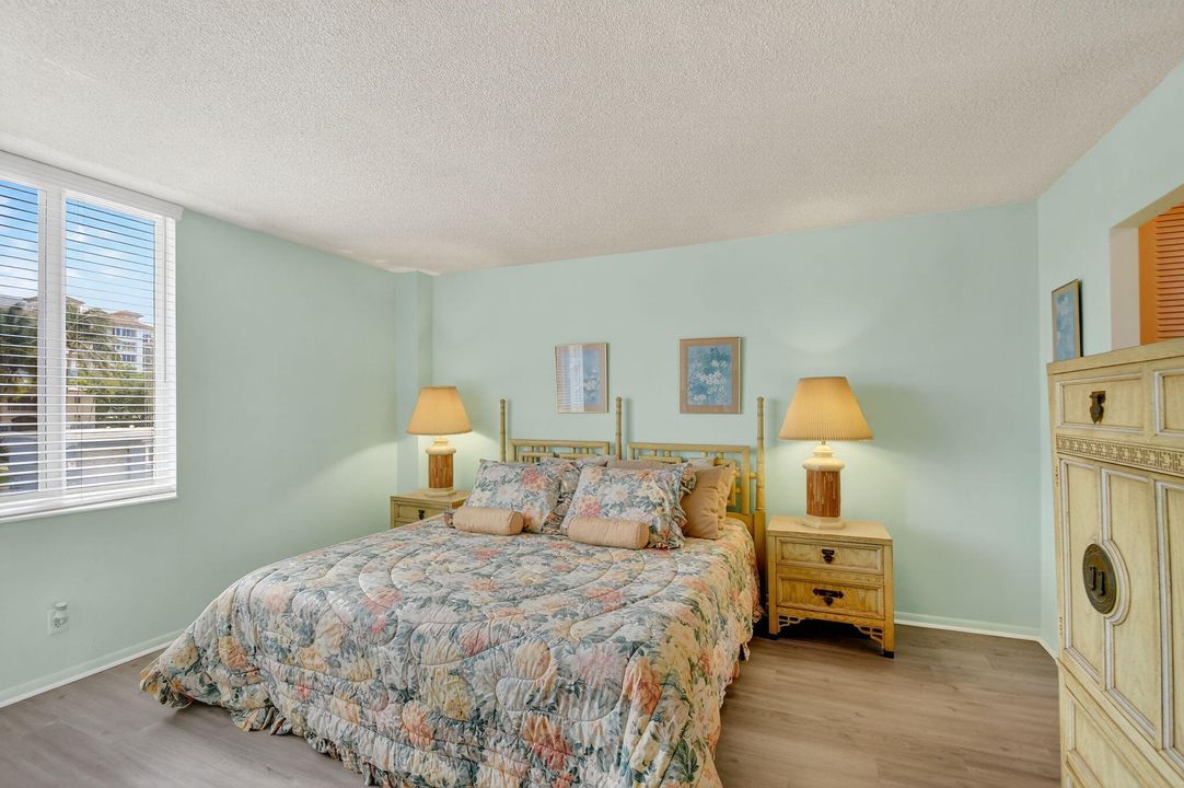 На продажу: $650,000 (2 спален, 2 ванн, 1064 Квадратных фут)