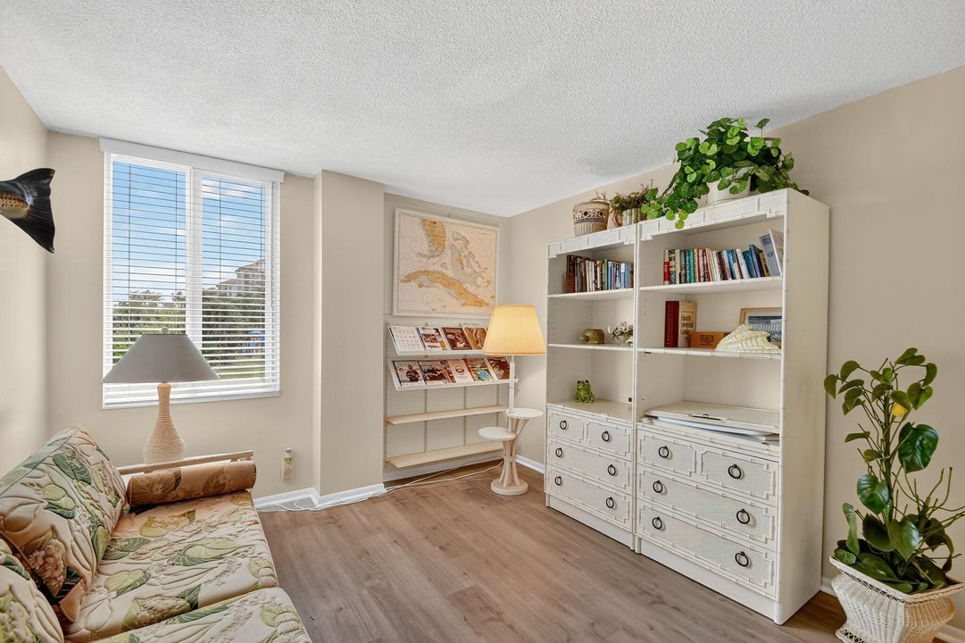 На продажу: $650,000 (2 спален, 2 ванн, 1064 Квадратных фут)