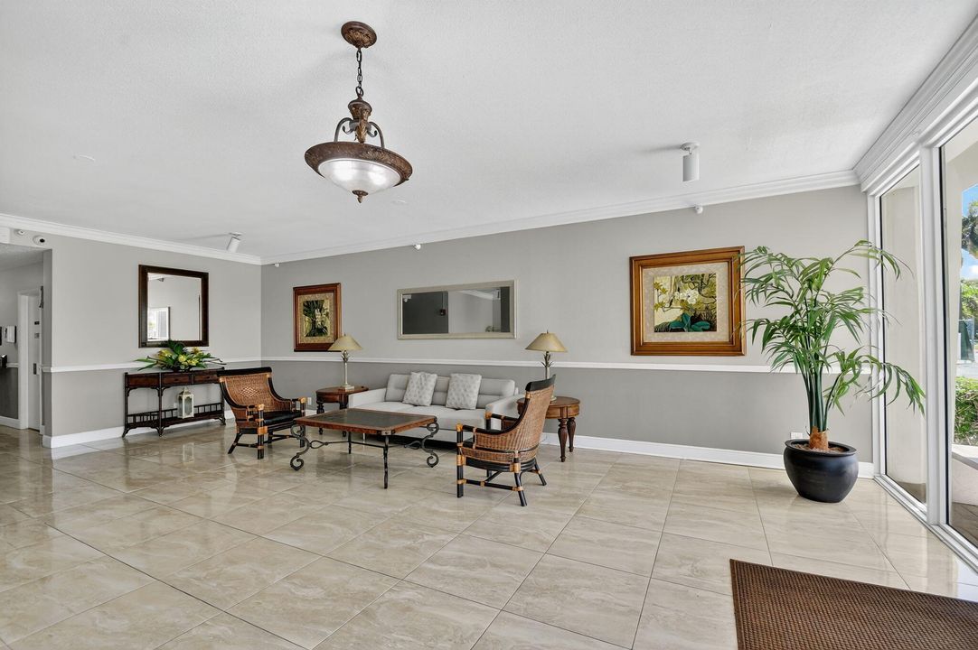 На продажу: $650,000 (2 спален, 2 ванн, 1064 Квадратных фут)