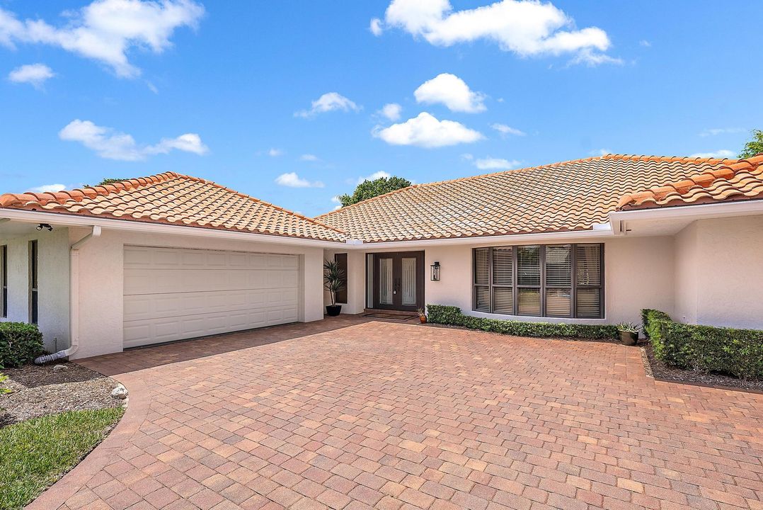 出租: $14,000 (3 贝兹, 3 浴室, 2752 平方英尺)