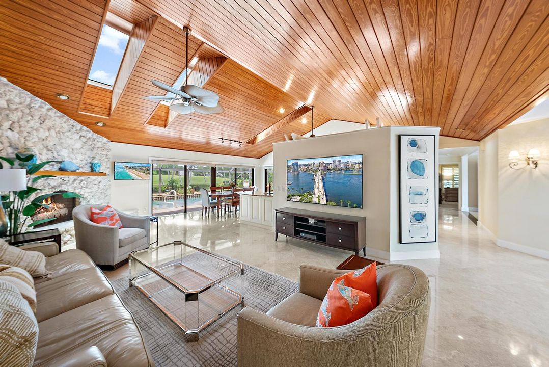 出租: $14,000 (3 贝兹, 3 浴室, 2752 平方英尺)