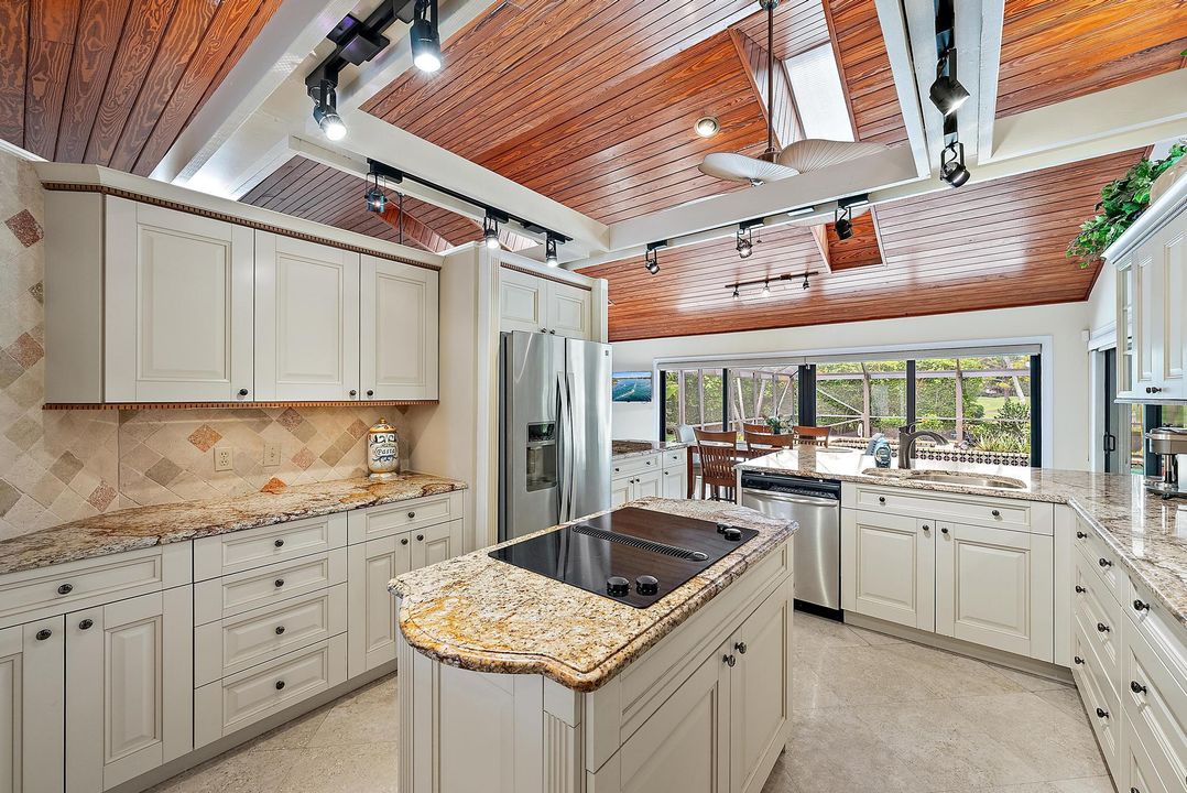 出租: $14,000 (3 贝兹, 3 浴室, 2752 平方英尺)