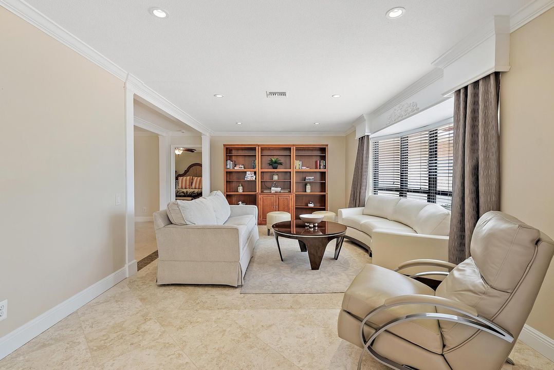 出租: $14,000 (3 贝兹, 3 浴室, 2752 平方英尺)