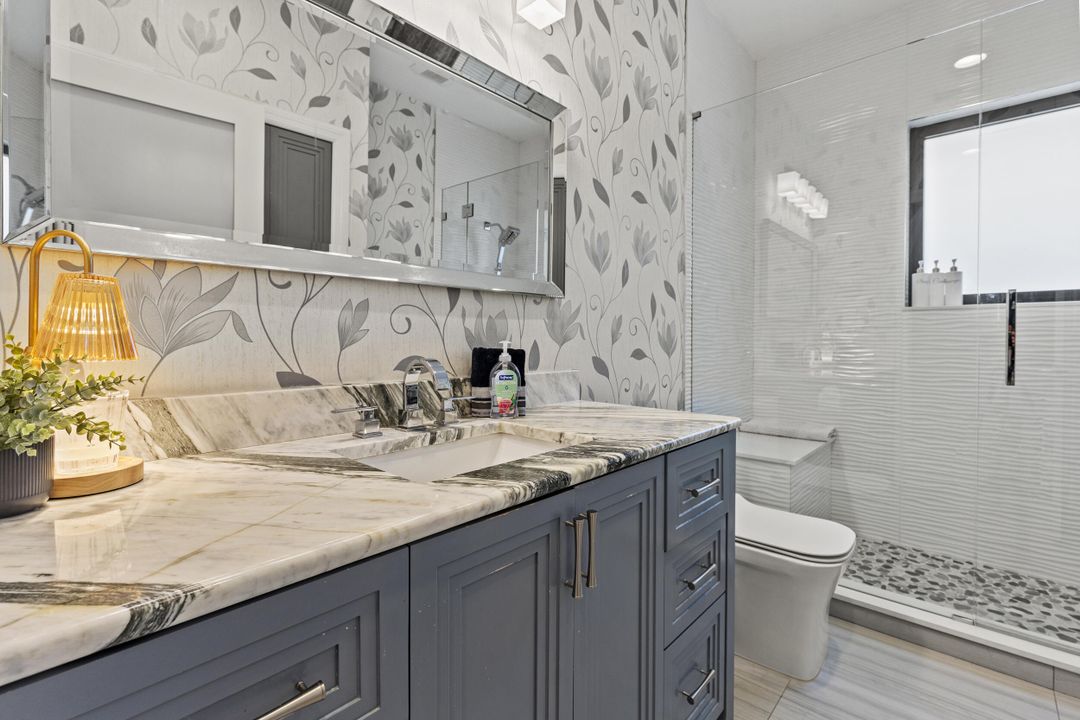 合同活跃: $1,650,000 (3 贝兹, 4 浴室, 3584 平方英尺)