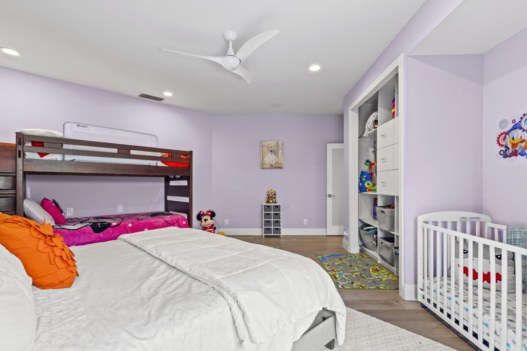 合同活跃: $1,650,000 (3 贝兹, 4 浴室, 3584 平方英尺)