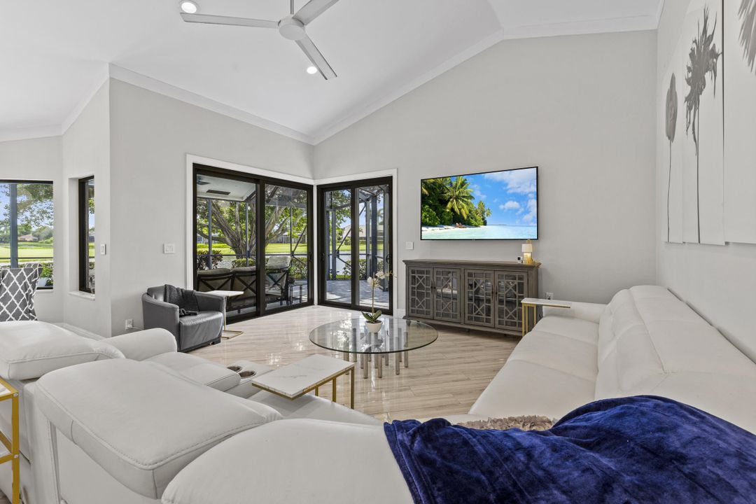 合同活跃: $1,650,000 (3 贝兹, 4 浴室, 3584 平方英尺)