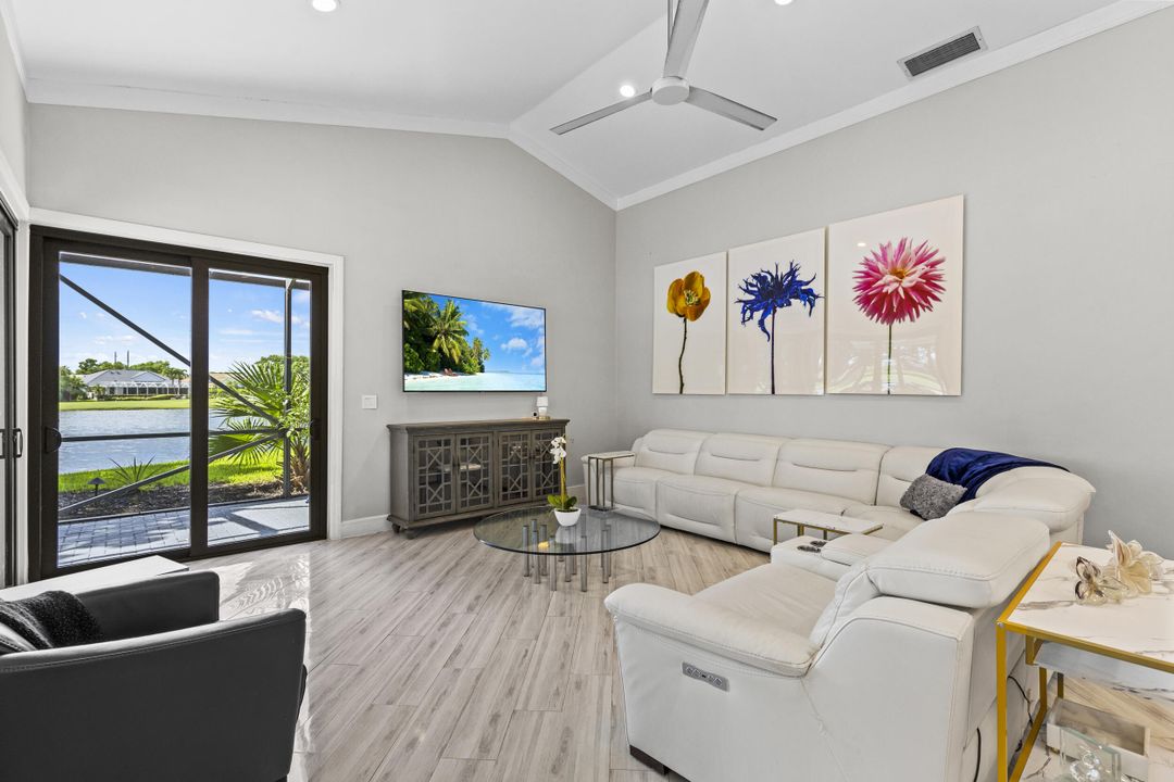 合同活跃: $1,650,000 (3 贝兹, 4 浴室, 3584 平方英尺)