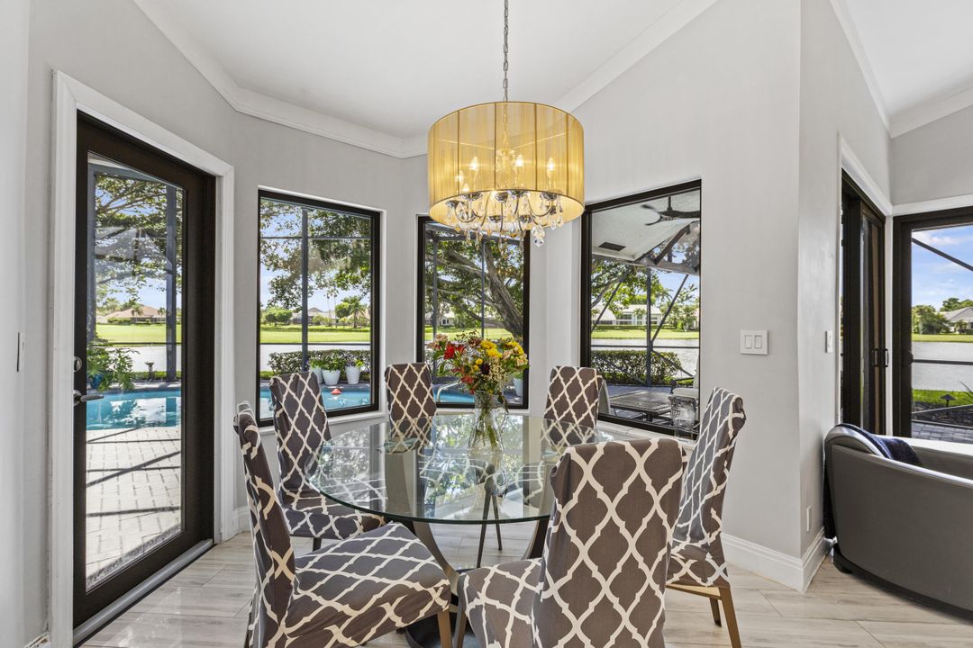 合同活跃: $1,650,000 (3 贝兹, 4 浴室, 3584 平方英尺)