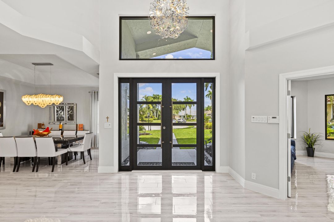 合同活跃: $1,650,000 (3 贝兹, 4 浴室, 3584 平方英尺)