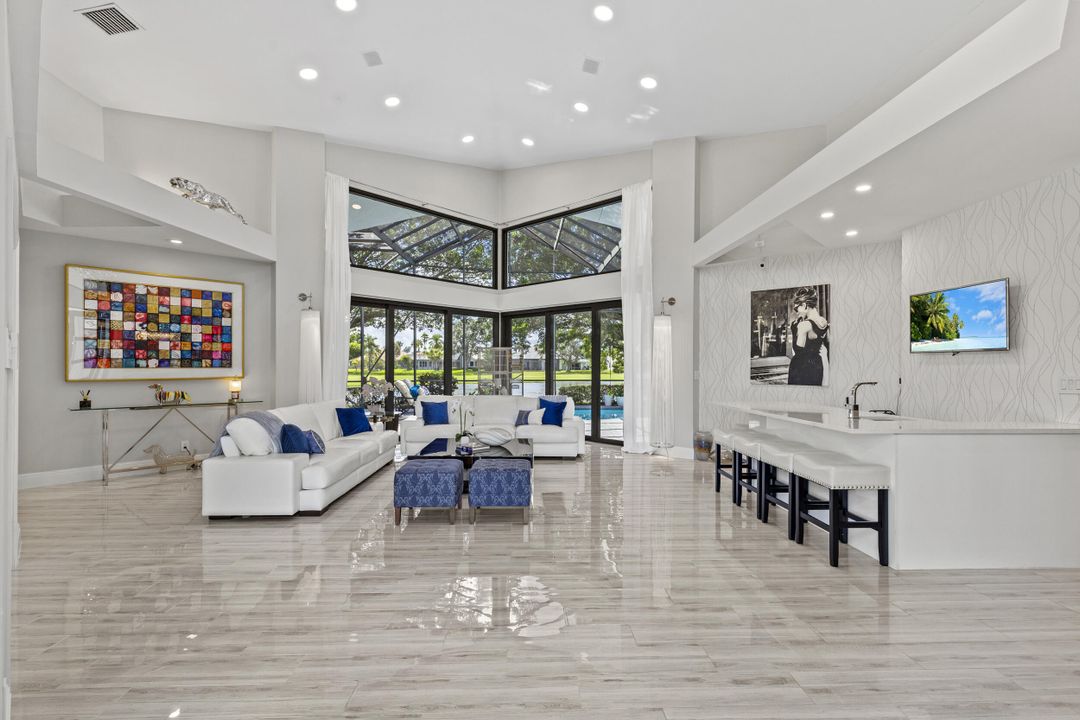 合同活跃: $1,650,000 (3 贝兹, 4 浴室, 3584 平方英尺)