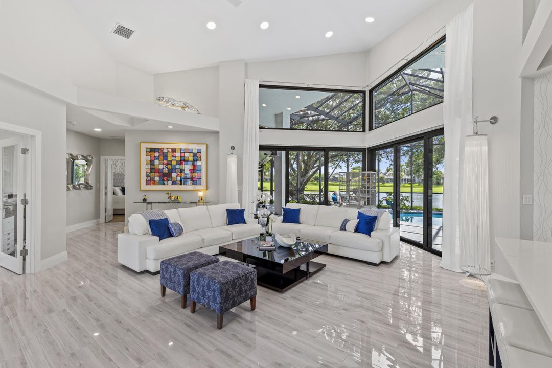 合同活跃: $1,650,000 (3 贝兹, 4 浴室, 3584 平方英尺)