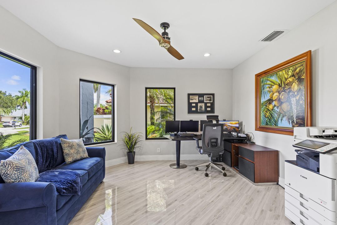 合同活跃: $1,650,000 (3 贝兹, 4 浴室, 3584 平方英尺)