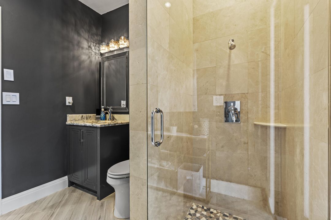 合同活跃: $1,650,000 (3 贝兹, 4 浴室, 3584 平方英尺)