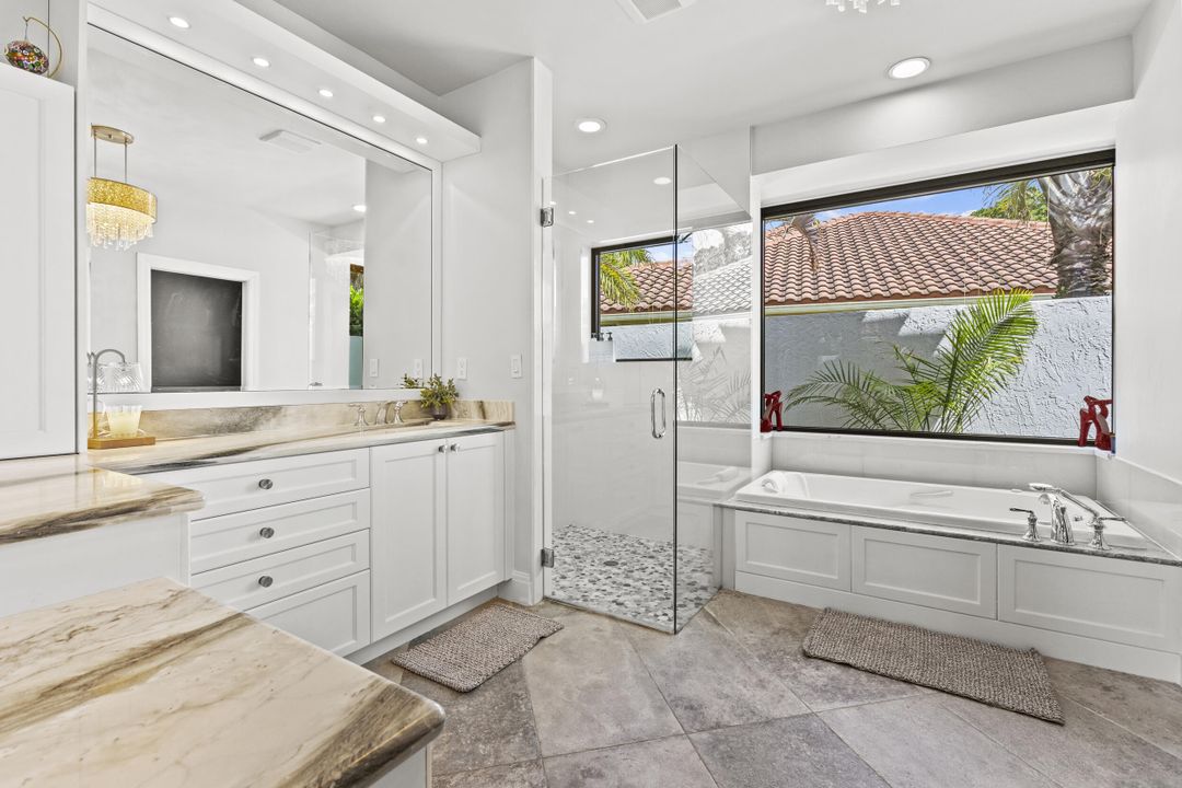 合同活跃: $1,650,000 (3 贝兹, 4 浴室, 3584 平方英尺)