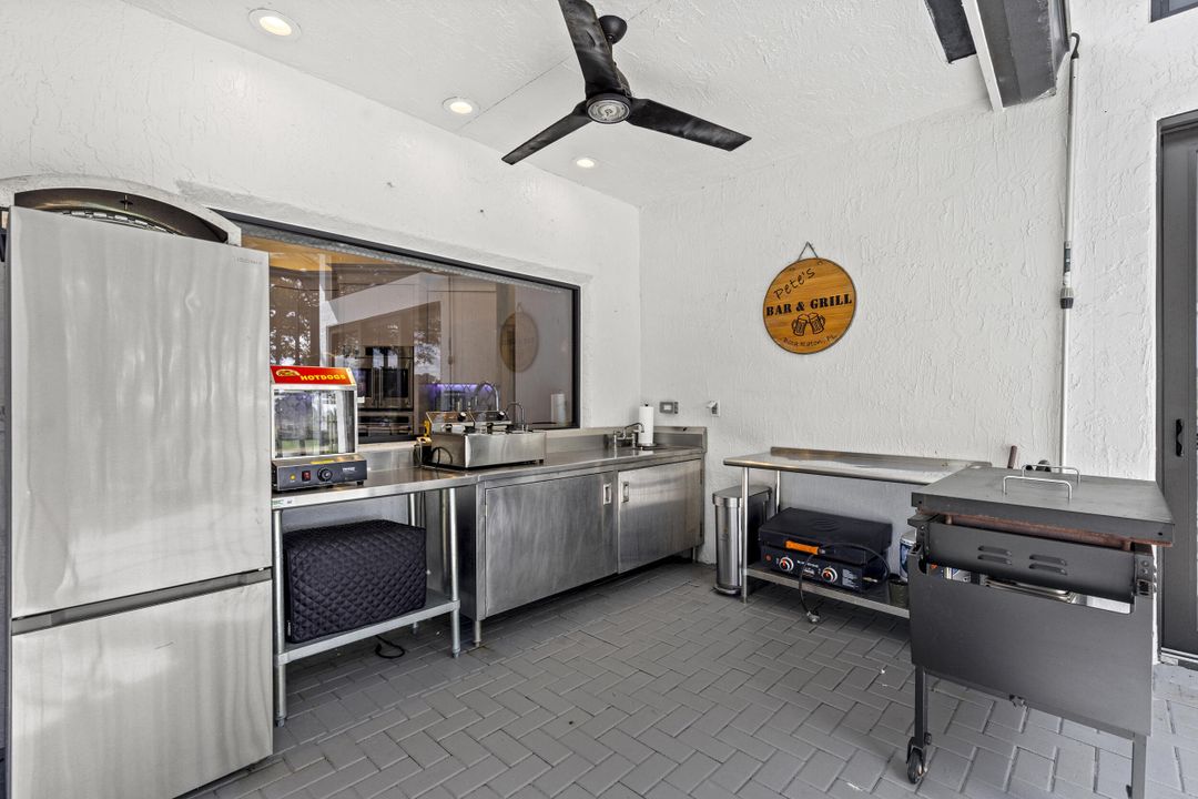 合同活跃: $1,650,000 (3 贝兹, 4 浴室, 3584 平方英尺)