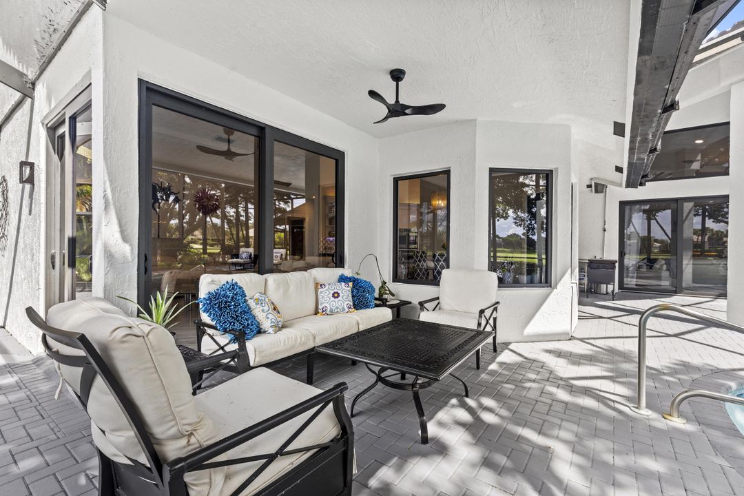 合同活跃: $1,650,000 (3 贝兹, 4 浴室, 3584 平方英尺)