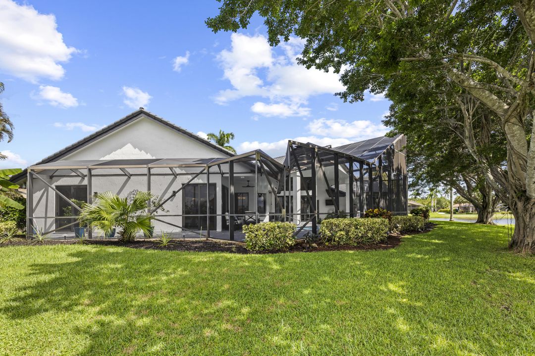 合同活跃: $1,650,000 (3 贝兹, 4 浴室, 3584 平方英尺)