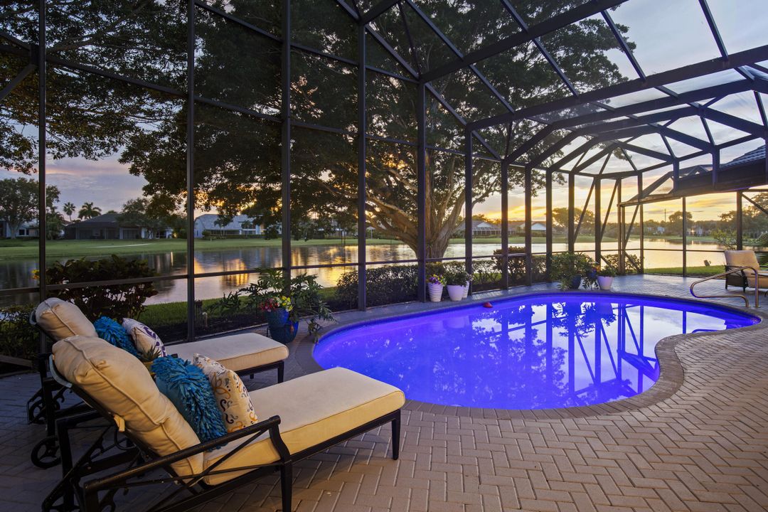 合同活跃: $1,650,000 (3 贝兹, 4 浴室, 3584 平方英尺)