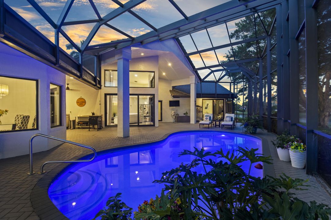 合同活跃: $1,650,000 (3 贝兹, 4 浴室, 3584 平方英尺)