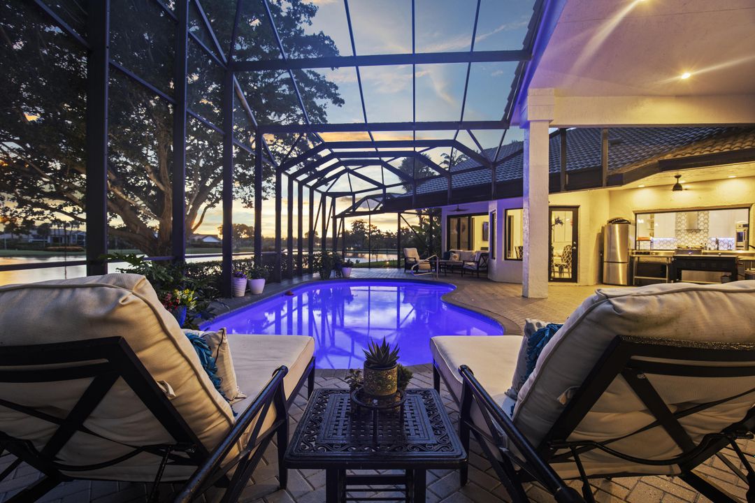 合同活跃: $1,650,000 (3 贝兹, 4 浴室, 3584 平方英尺)