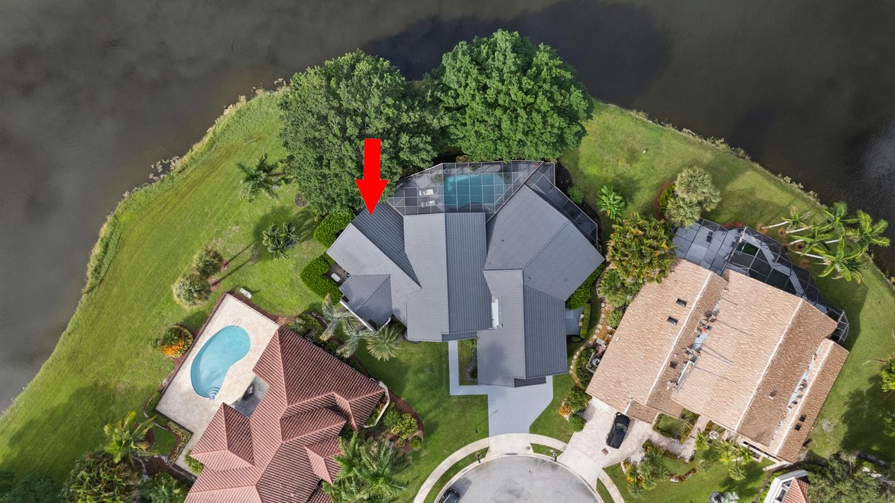 合同活跃: $1,650,000 (3 贝兹, 4 浴室, 3584 平方英尺)