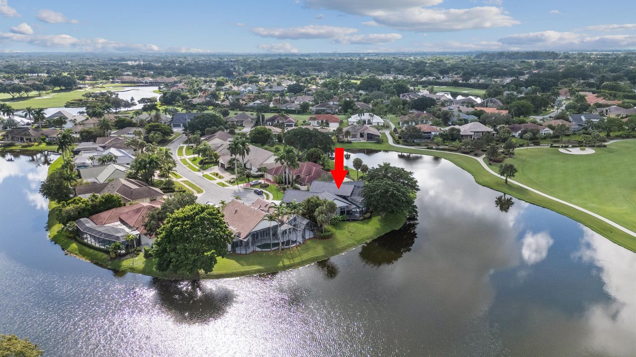 合同活跃: $1,650,000 (3 贝兹, 4 浴室, 3584 平方英尺)