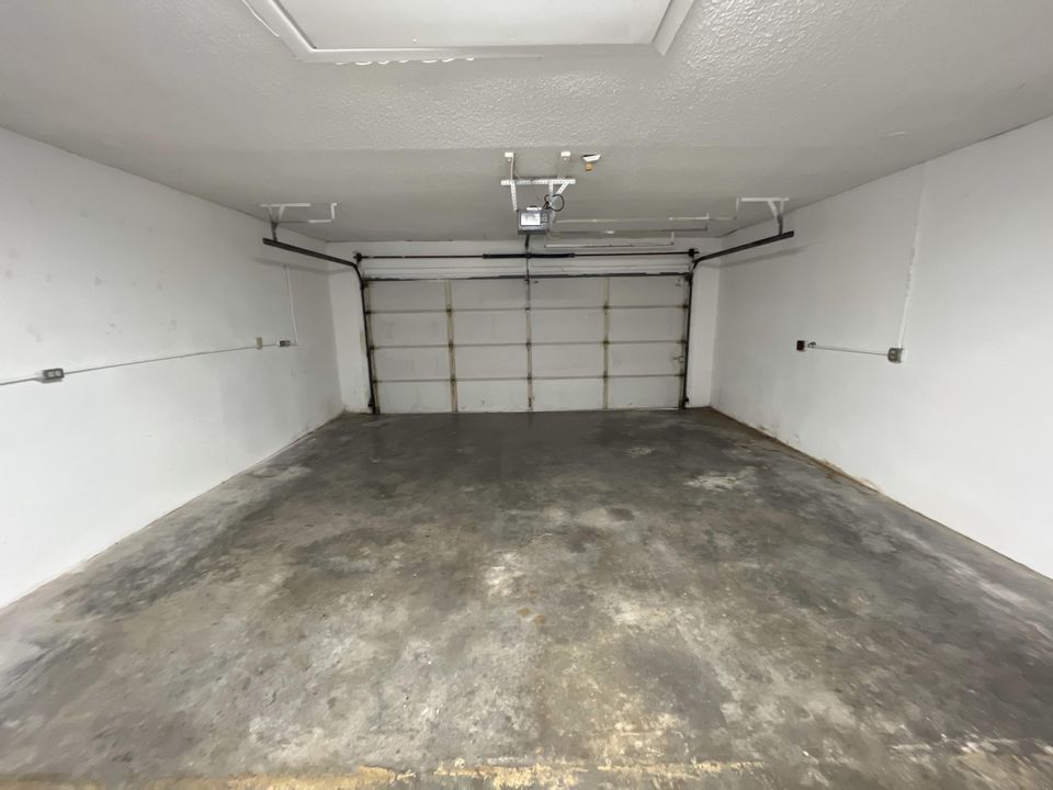 Active With Contract: $479,900 (3 beds, 2 baths, 1976 Square Feet)