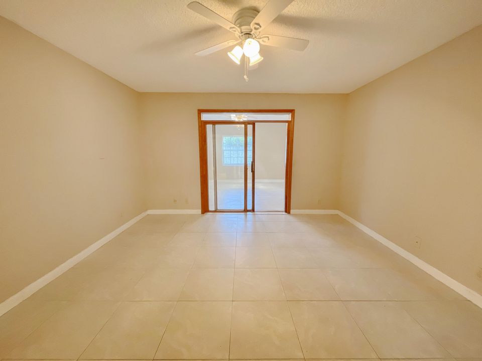 Active With Contract: $479,900 (3 beds, 2 baths, 1976 Square Feet)