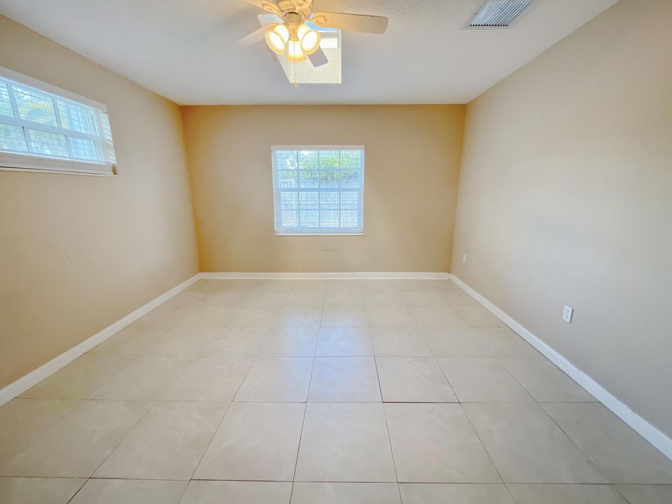 Active With Contract: $479,900 (3 beds, 2 baths, 1976 Square Feet)