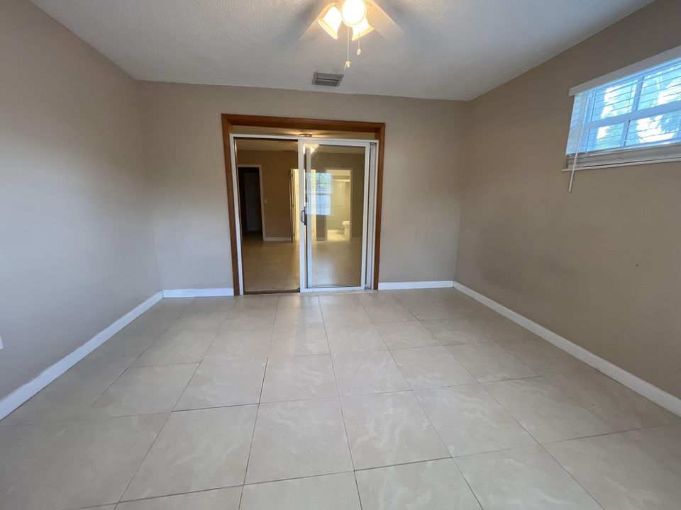 Active With Contract: $479,900 (3 beds, 2 baths, 1976 Square Feet)