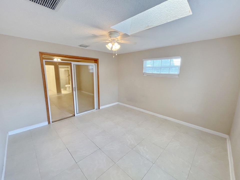 Active With Contract: $479,900 (3 beds, 2 baths, 1976 Square Feet)