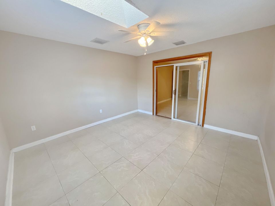 Active With Contract: $479,900 (3 beds, 2 baths, 1976 Square Feet)