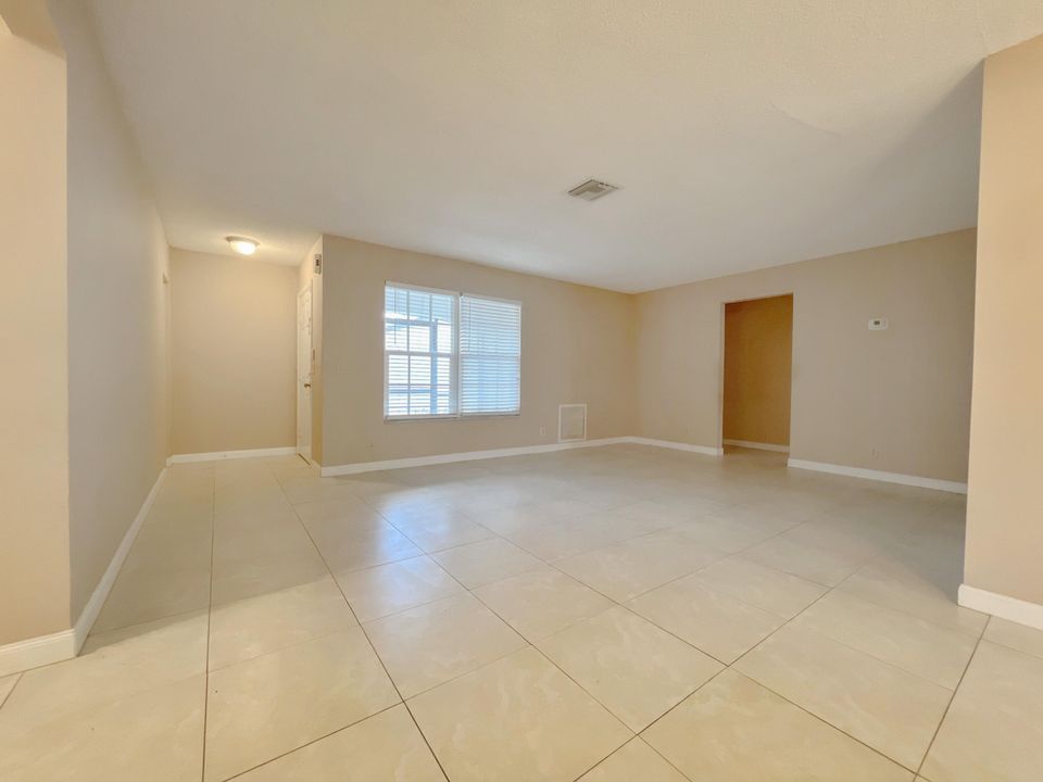 Active With Contract: $479,900 (3 beds, 2 baths, 1976 Square Feet)