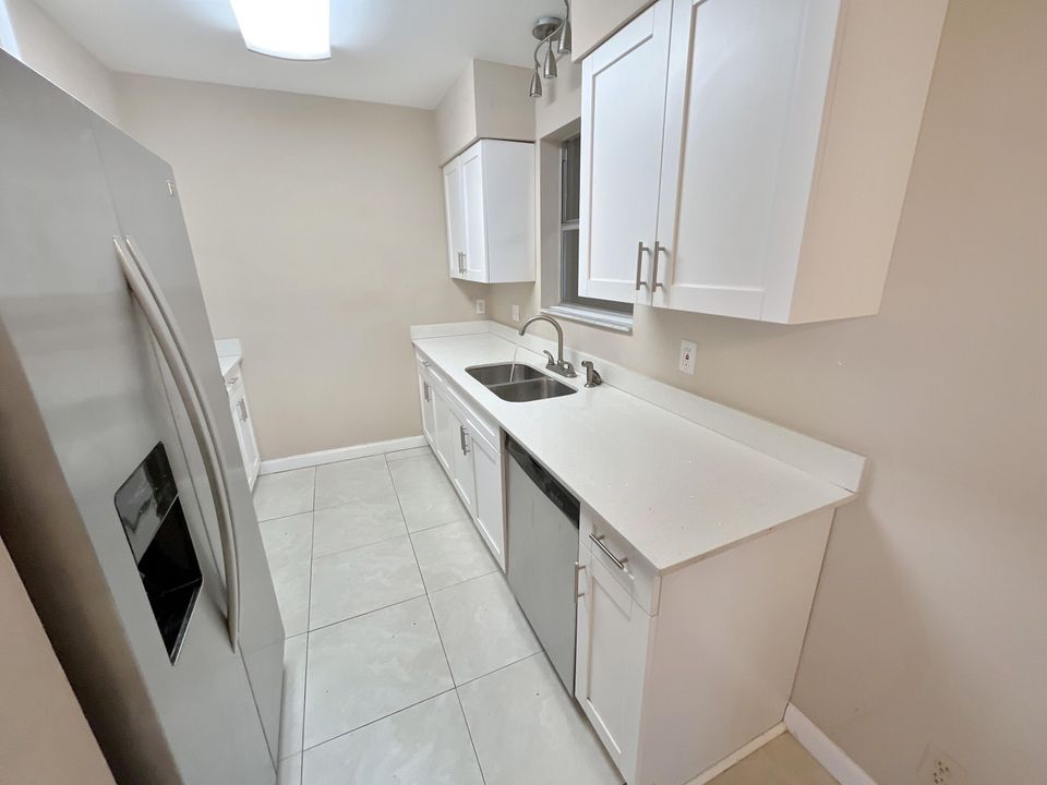 Active With Contract: $479,900 (3 beds, 2 baths, 1976 Square Feet)