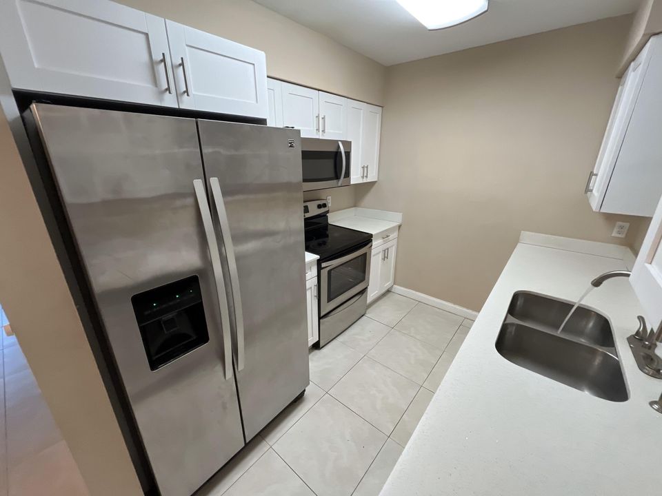 Active With Contract: $479,900 (3 beds, 2 baths, 1976 Square Feet)