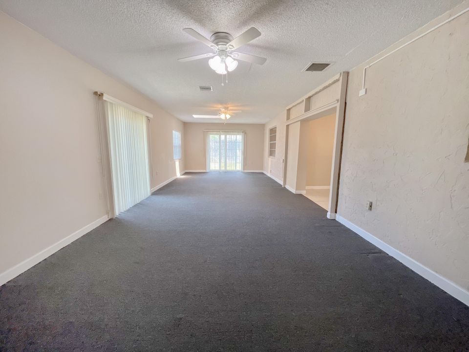 Active With Contract: $479,900 (3 beds, 2 baths, 1976 Square Feet)