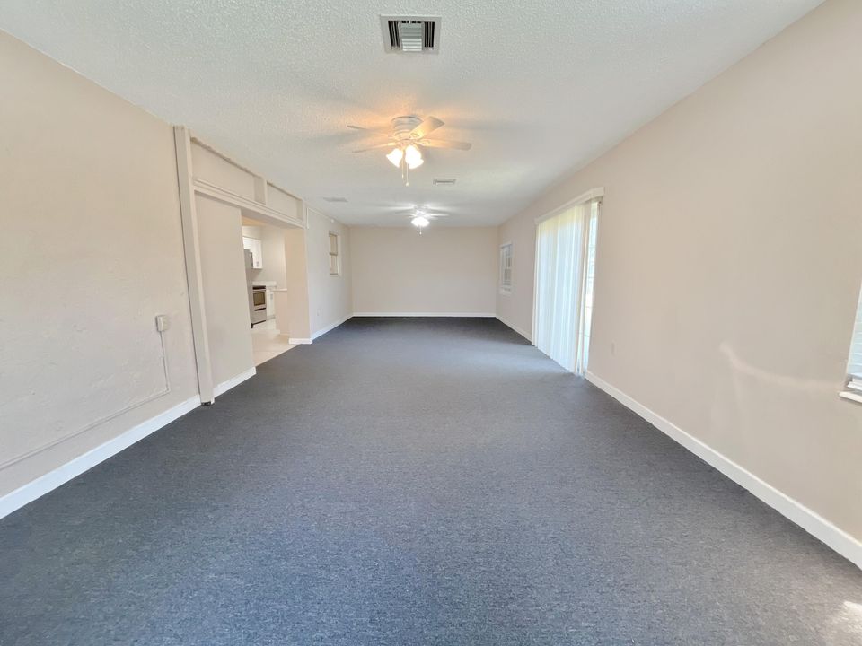 Active With Contract: $479,900 (3 beds, 2 baths, 1976 Square Feet)