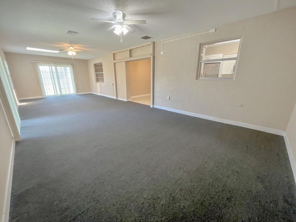 Active With Contract: $479,900 (3 beds, 2 baths, 1976 Square Feet)