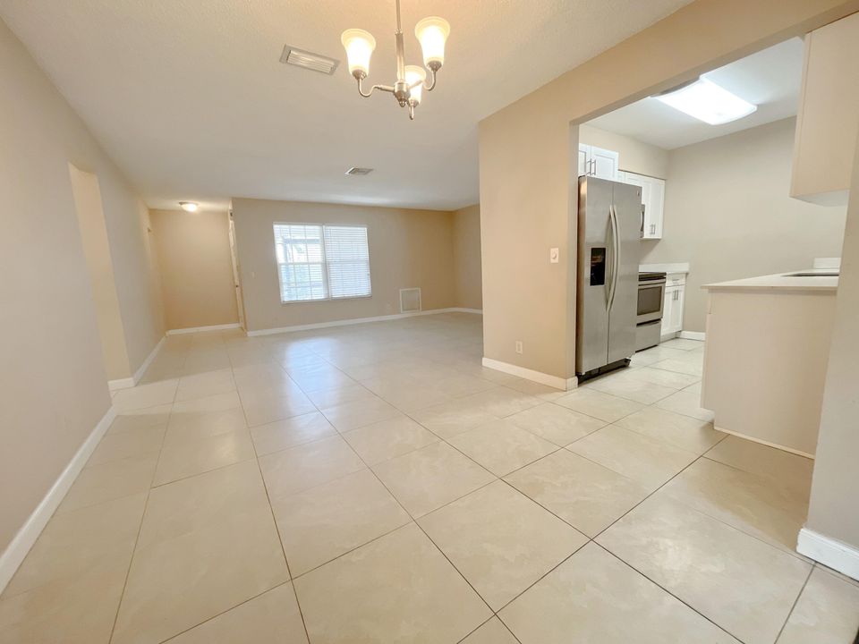 Active With Contract: $479,900 (3 beds, 2 baths, 1976 Square Feet)