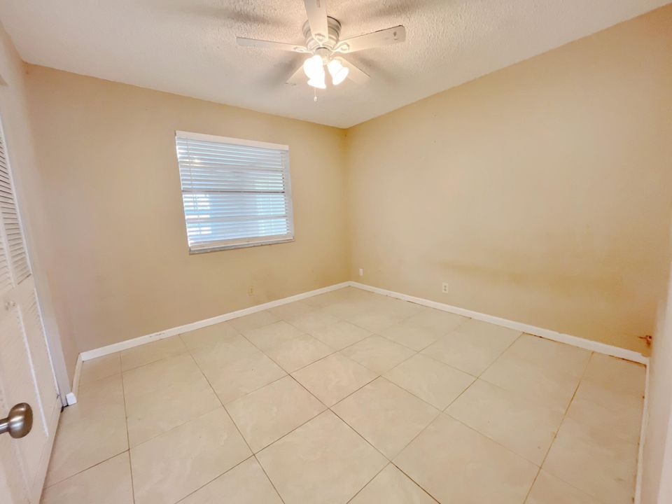 Active With Contract: $479,900 (3 beds, 2 baths, 1976 Square Feet)