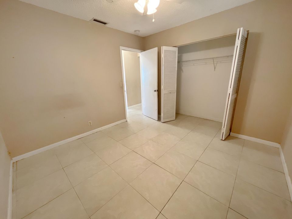 Active With Contract: $479,900 (3 beds, 2 baths, 1976 Square Feet)