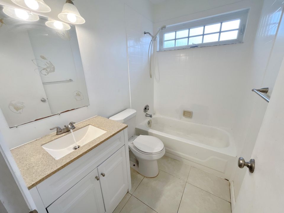 Active With Contract: $479,900 (3 beds, 2 baths, 1976 Square Feet)