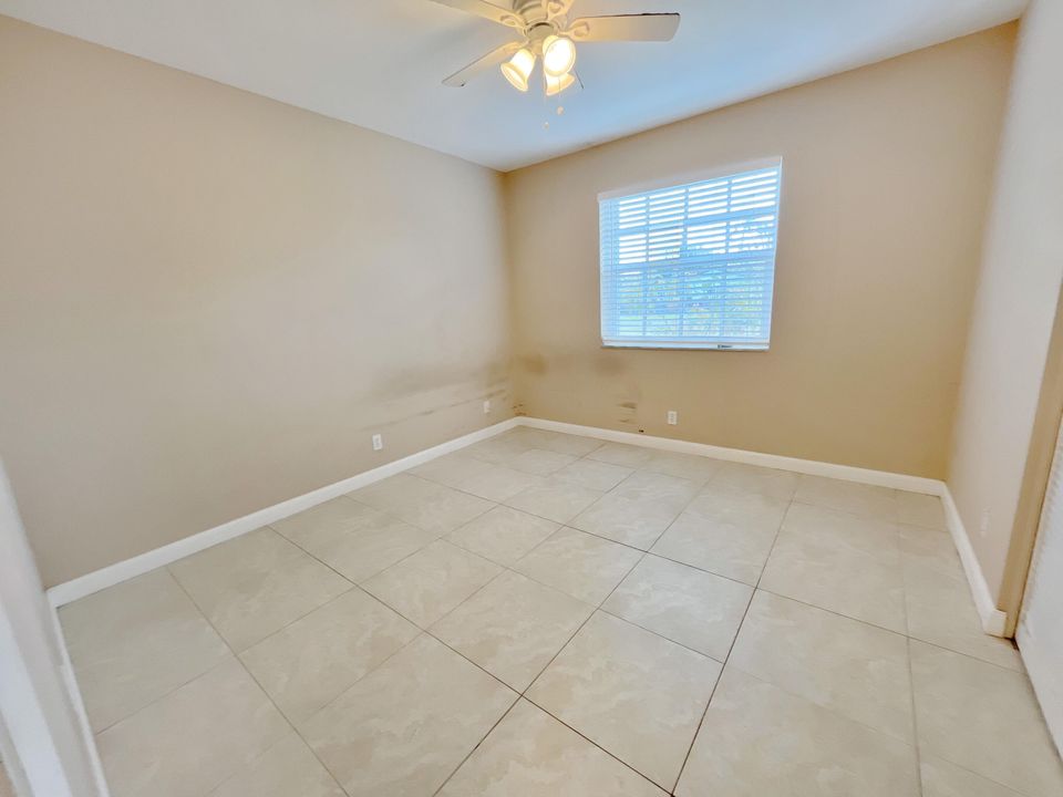 Active With Contract: $479,900 (3 beds, 2 baths, 1976 Square Feet)