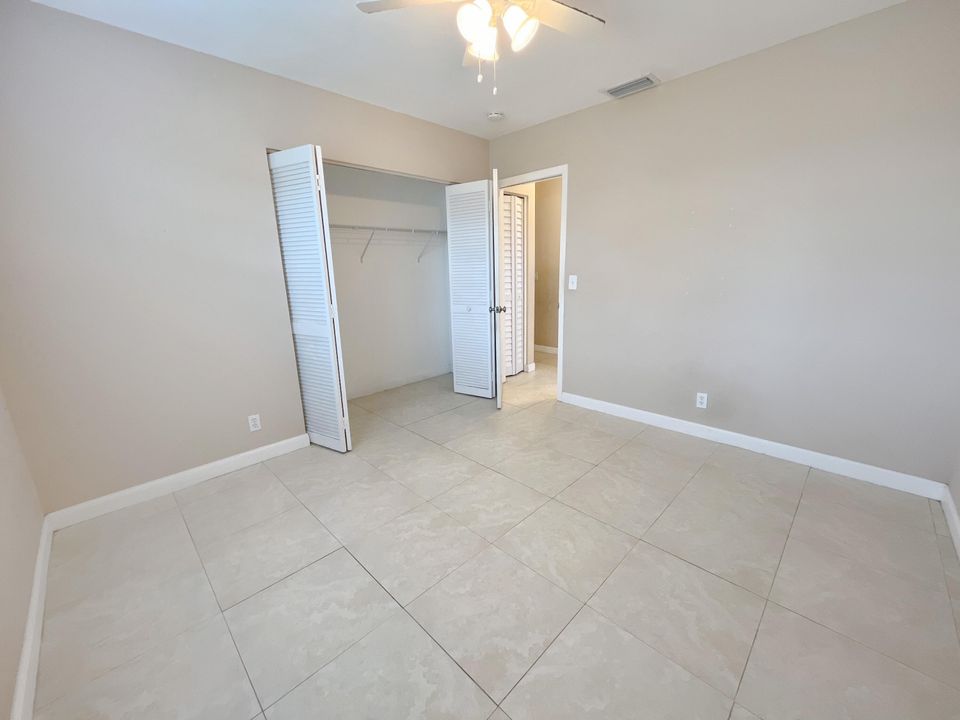 Active With Contract: $479,900 (3 beds, 2 baths, 1976 Square Feet)