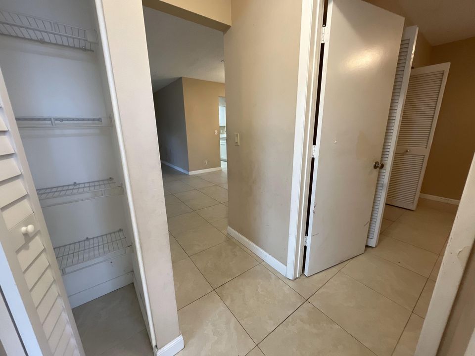 Active With Contract: $479,900 (3 beds, 2 baths, 1976 Square Feet)