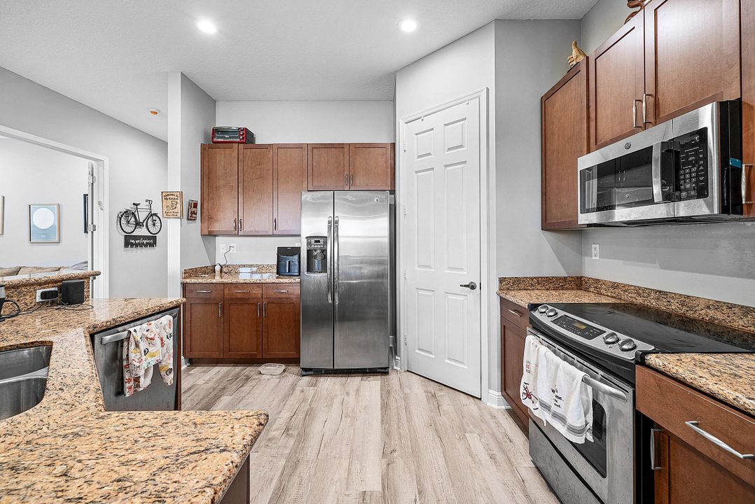 На продажу: $525,000 (2 спален, 2 ванн, 1744 Квадратных фут)