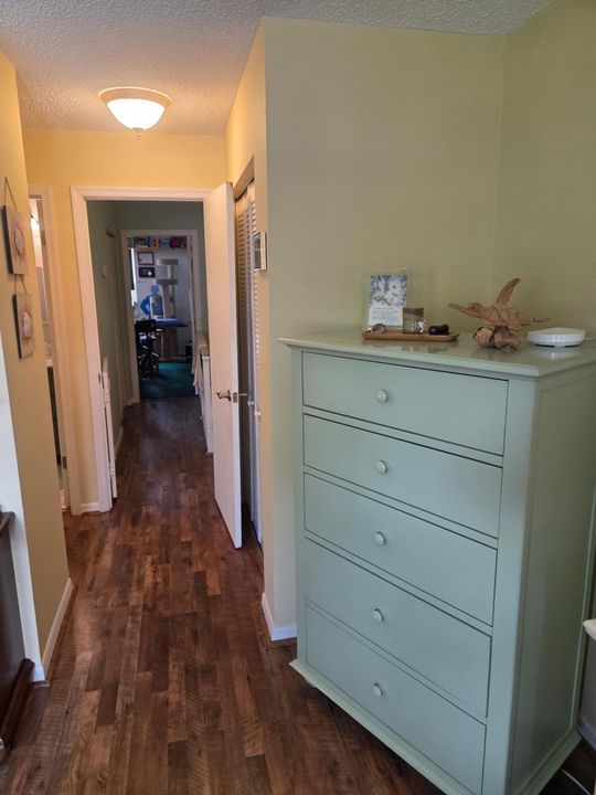 For Sale: $158,000 (2 beds, 1 baths, 1152 Square Feet)