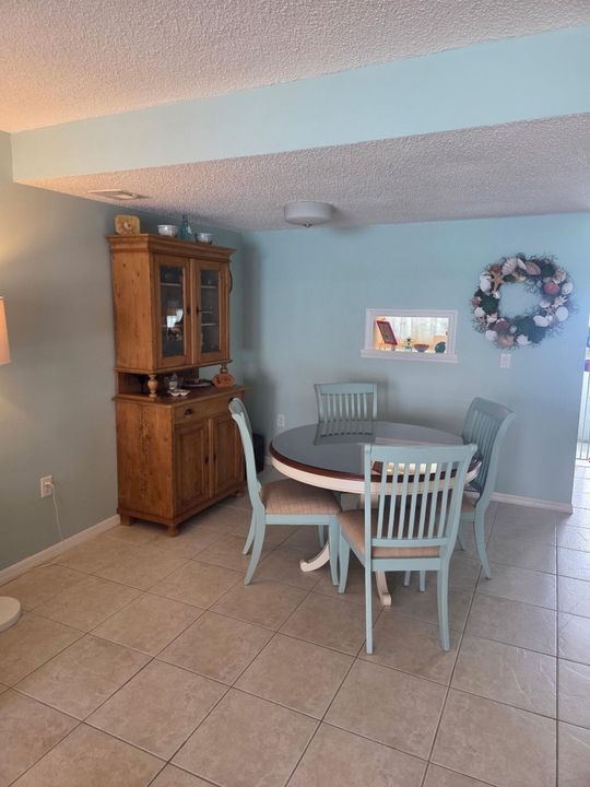 For Sale: $158,000 (2 beds, 1 baths, 1152 Square Feet)