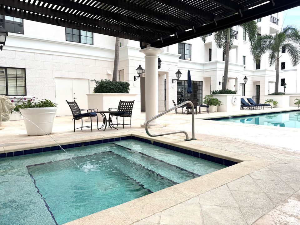 出租: $4,300 (3 贝兹, 2 浴室, 1362 平方英尺)